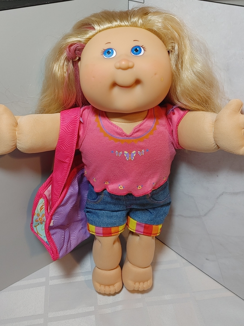 Cabbage Patch Kids 2005 Girl Doll Blond Hair Purple Streaks Blue Eyes Dimples